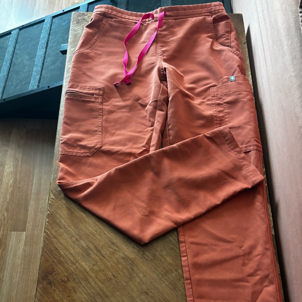 Terracotta S figs scrub bottoms